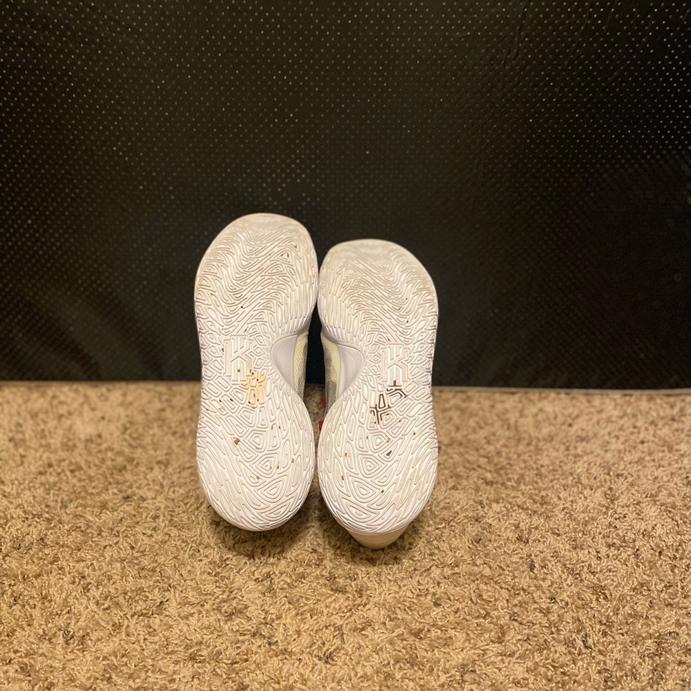 Nike Kyrie Flytrap 5 - image 4